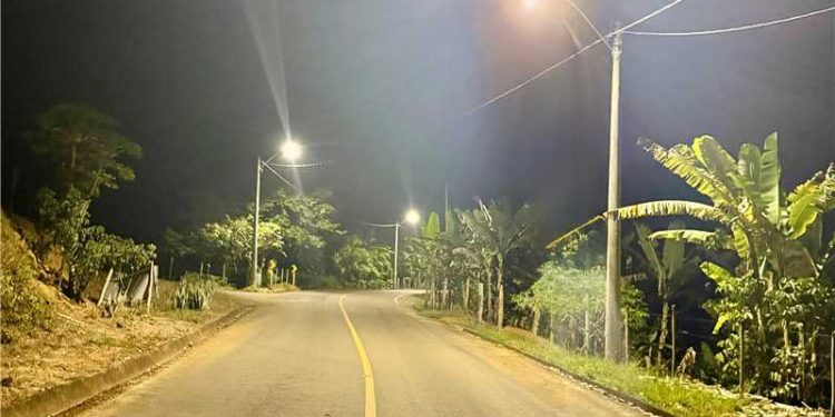 Alfredo Chaves: Prefeitura regulariza projetos e realiza interligações na iluminação pública
