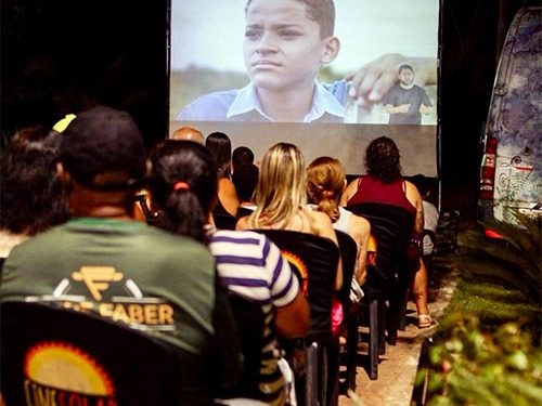 Piúma: Cinesolar iluminou a Ilha do Gambá neste sábado (15)