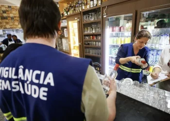 Bebidas adulteradas: Número de mortes por metanol confirmadas aumenta para 16
