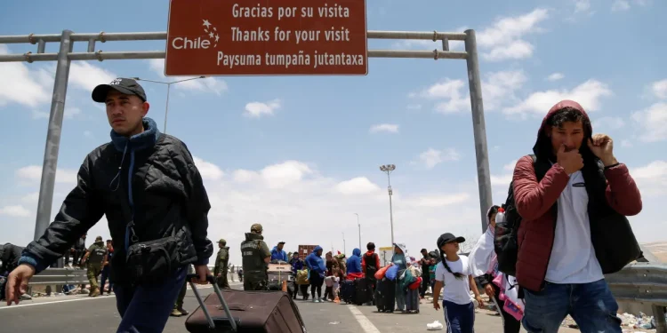 Peru: Presidente vai decretar emergência na fronteira com Chile para barrar imigrantes
