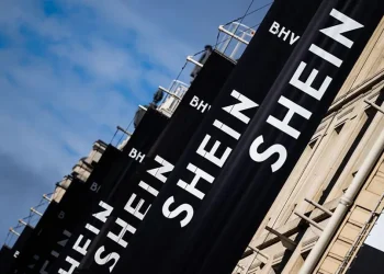 França: Shein e Temu são acusadas de de vender bonecas sexuais com aparência infantil