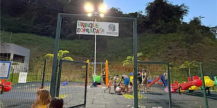 Alfredo Chaves: Brinquedopraça recebe iluminação