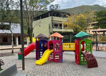 Alfredo Chaves: Prefeitura adquire nove playgrounds para lazer das comunidades