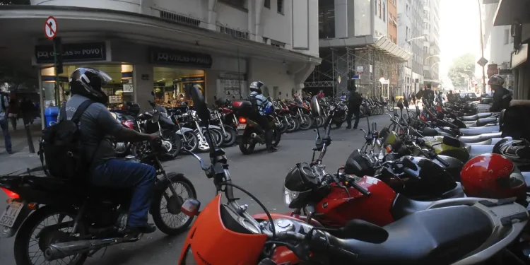 Brasil: Prazo para registrar veículo ciclomotor vai até quarta (31)