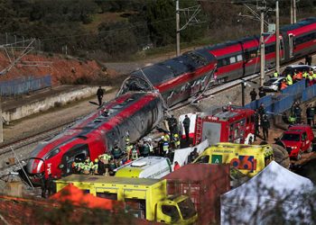 Espanha: Investigadores encontram junta quebrada nos trilhos do local do acidente ferroviário