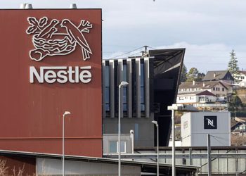 Recall: Nestlé recolhe lotes de fórmula infantil em 25 países devido ao risco de contaminação por toxinas