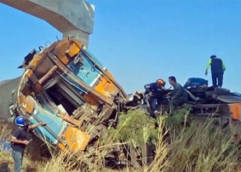 Tailândia: Guindaste cai sobre trem matando pelo menos 22 pessoas