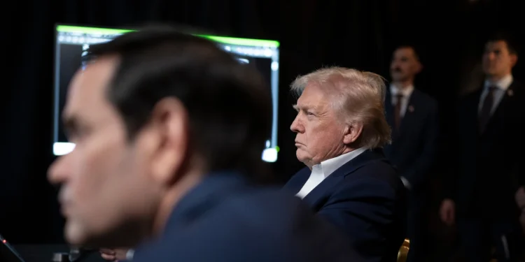 Quem será o próximo? Trump alimenta especulações sobre seus planos para a Groenlândia, Cuba e Colômbia