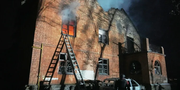 Aviso ao Ocidente: Rússia usa novo míssil hipersônico em um grande ataque contra a Ucrânia