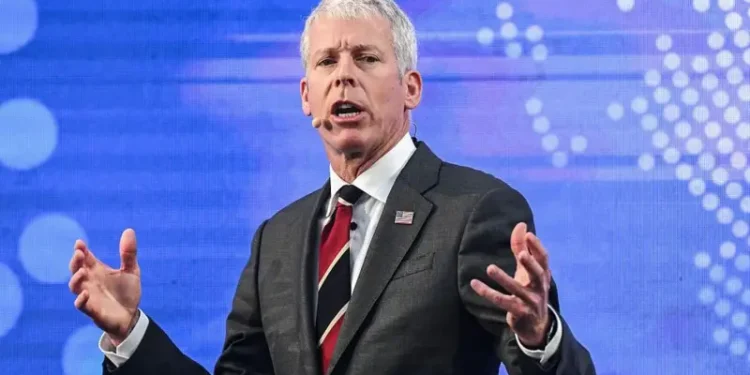 ‘Tempo indeterminado’: EUA anunciam que vão comercializar produção de petróleo da Venezuela