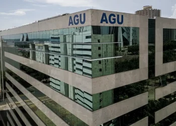 Brasil: AGU defende que somente médicos podem realizar abortos legais