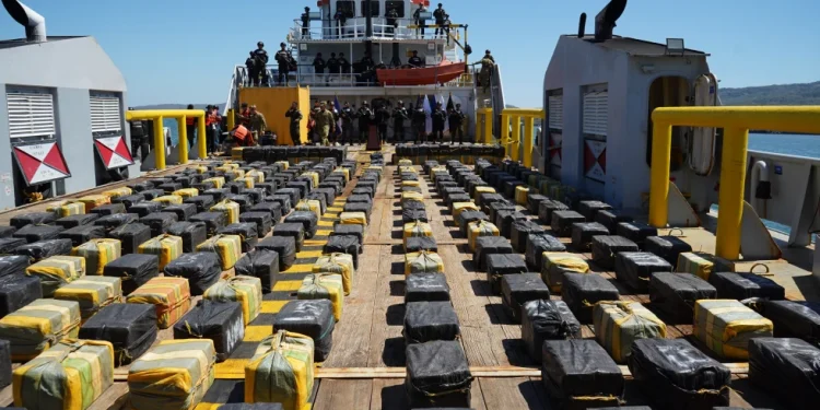Pacífico: México e El Salvador realizam grandes apreensões de cocaína no mar