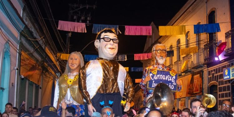 Turismo: Carnaval de Santa Leopoldina traz a festa capixaba dos bonecos gigantes