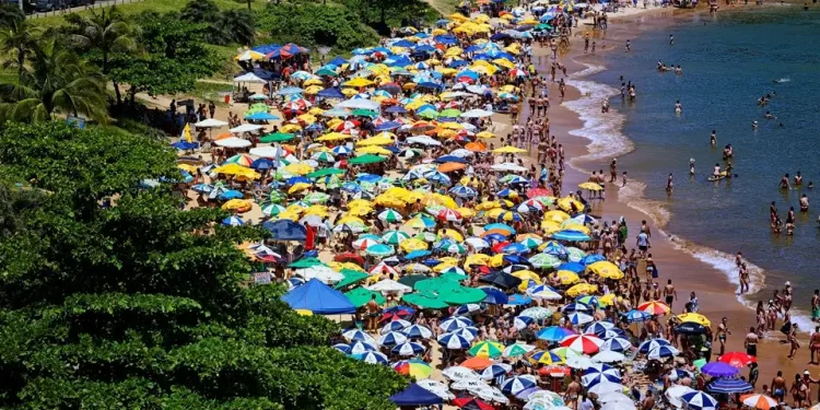 Turismo: Pesquisa aponta alta satisfação e presença de turistas de quase todo o Brasil no Espírito Santo durante o Verão 2026