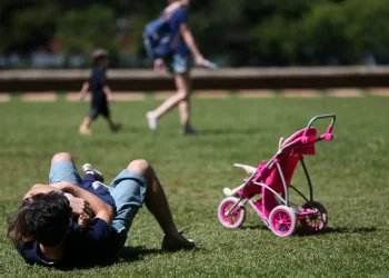 Brasil: Licença-paternidade de até 20 dias é aprovada no Senado