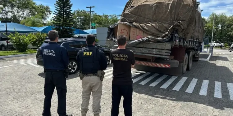 Rio Novo do Sul: Polícia Rodoviária Federal, Polícia Federal e Receita Federal apreendem mais de três milhões de cigarros contrabandeados