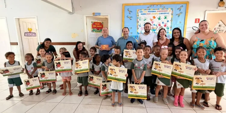 Anchieta: Educação entrega novo material didático infantil