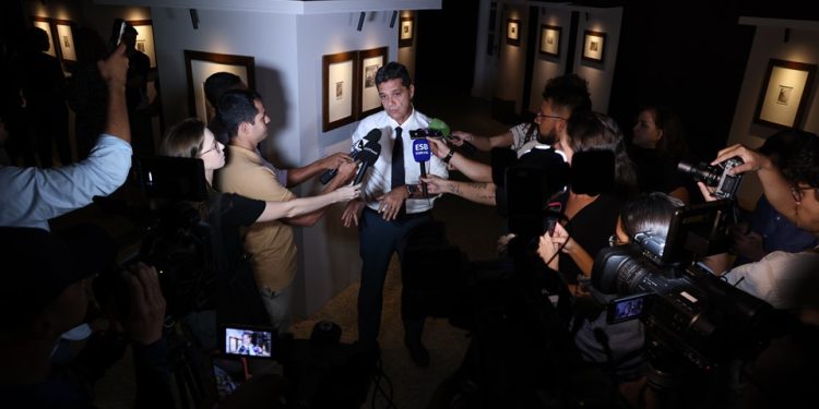 Estado: Governador anuncia prorrogação da exposição de Rembrandt no Palácio Anchieta