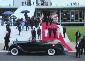 Política: O que muda com nova data de posse para presidente e governador