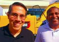 Piúma: Deputado Amaro Neto e vereador Bruno da Oi entregam retroescavadeira para prefeitura
