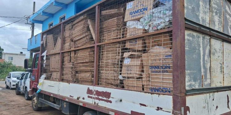 Itapemirim: Ação conjunta interdita estabelecimento irregular e apreende cerca de 10 toneladas de materiais