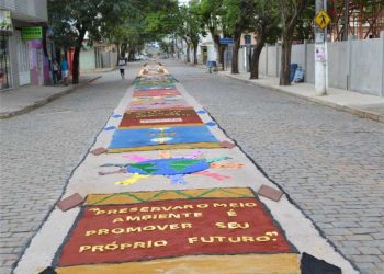 Alfredo Chaves: Avenida principal recebe tapetes de Corpus Christi