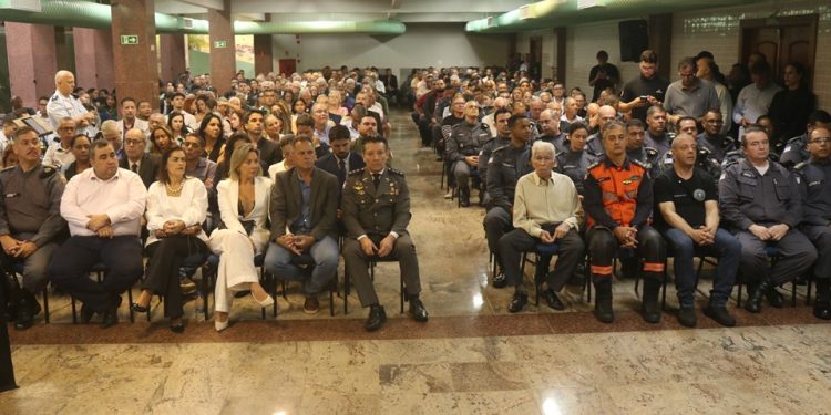 Guarapari: 10º Batalhão realiza solenidade de passagem de comando e celebra 25 anos de história