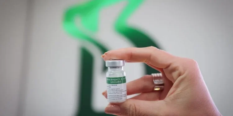 Vacina da dengue do Butantan: Quais sintomas quem tomou o imunizante precisa monitorar