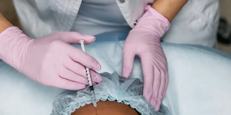 Anvisa: Botox para alisar cabelo e álcool sanitário são recolhidos